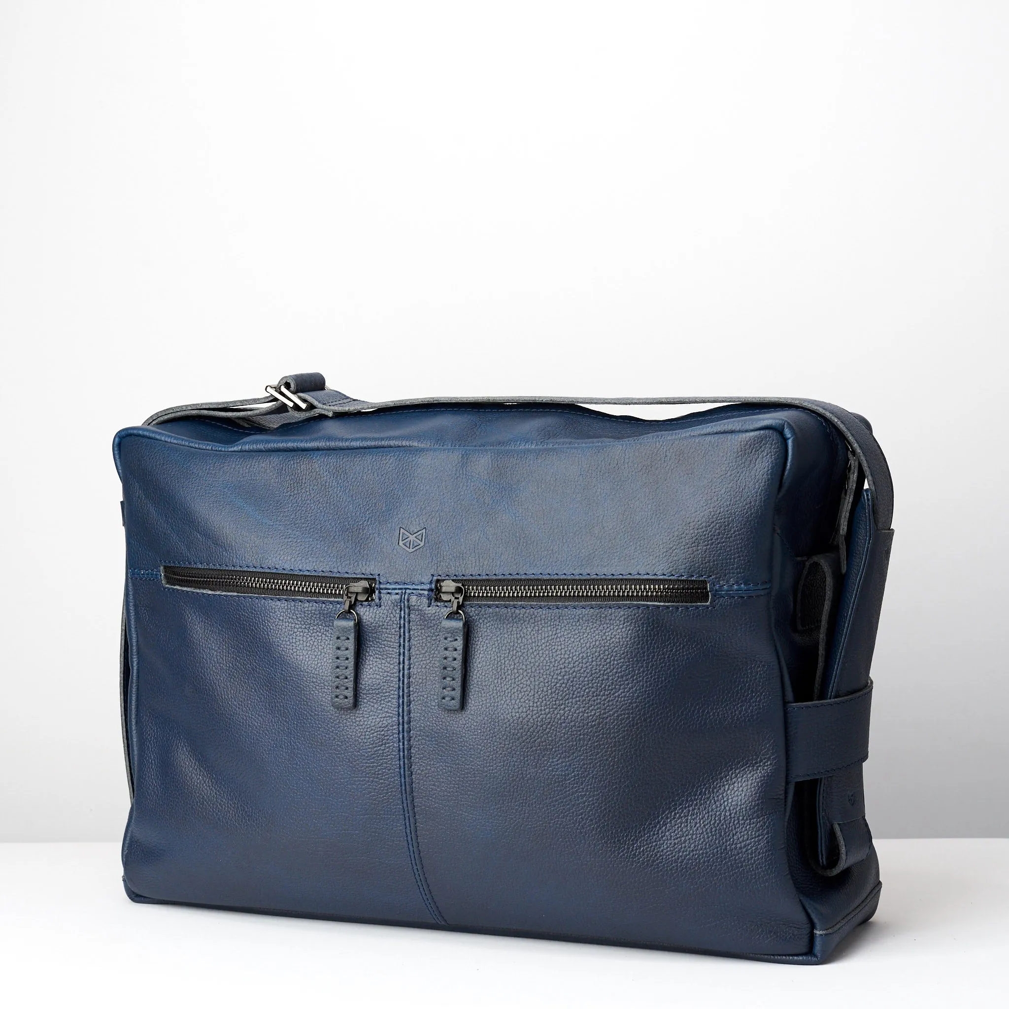 Addox Messenger Bag · Navy