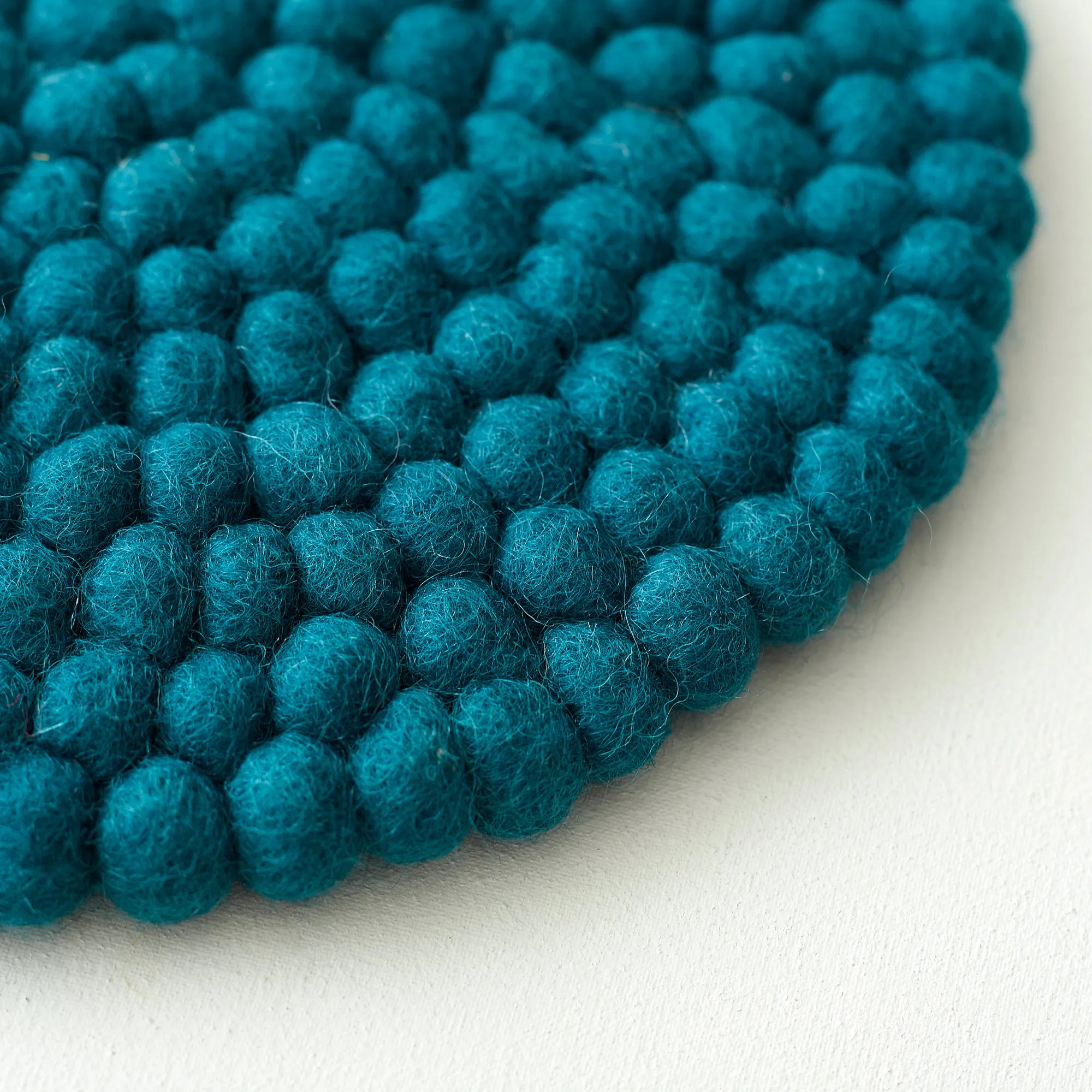 MILDO Handmade Felt Ball Table Mat Trivet